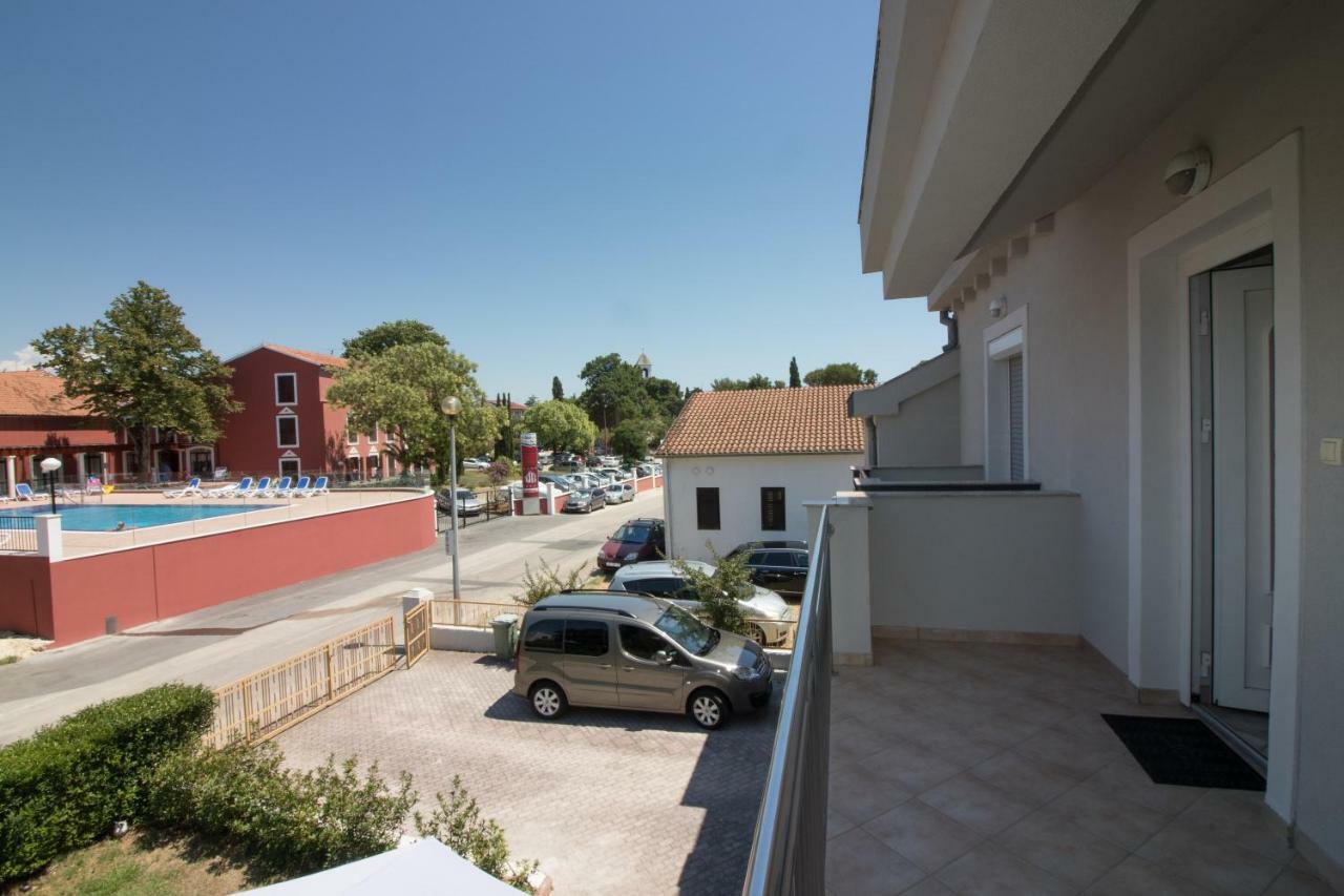 Apartments Luna Sveti Filip i Jakov Luaran gambar