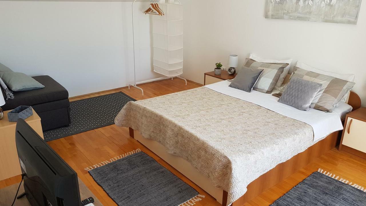 Apartments Luna Sveti Filip i Jakov Luaran gambar