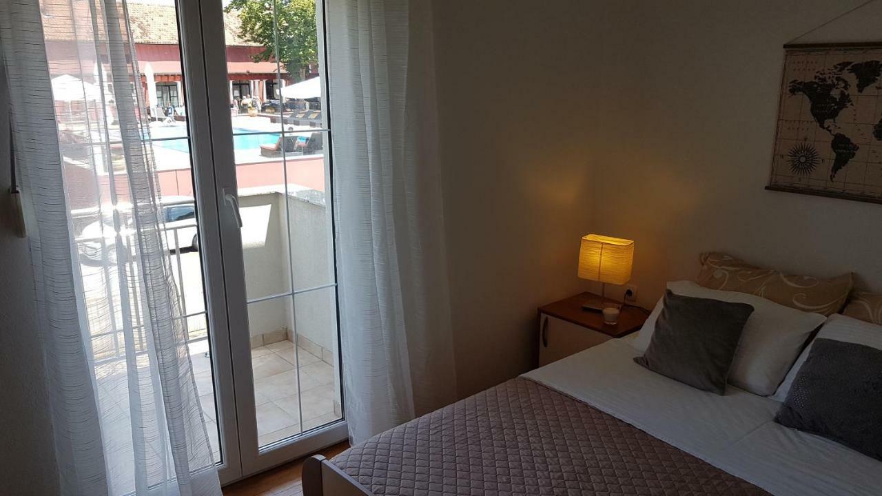 Apartments Luna Sveti Filip i Jakov Luaran gambar