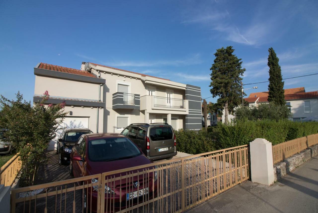 Apartments Luna Sveti Filip i Jakov Luaran gambar