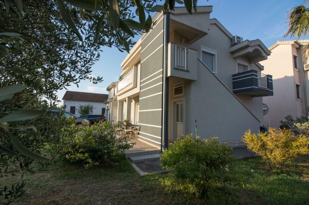 Apartments Luna Sveti Filip i Jakov Luaran gambar